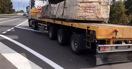 Przeciążona i bez pozwoleń. Transport Drogowy pokazał zatrzymaną ciężarówkę