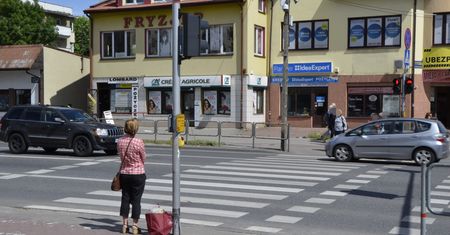 Co to jest szczególna ostrożność? Kierowcy tego nie znoszą, ale warto wykuć na blachę