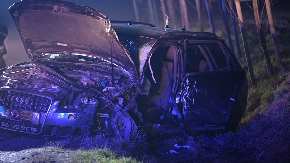 Na DK16 w Rogóźnie-Zamku samochod osobowy zderzył się z ciężarówką