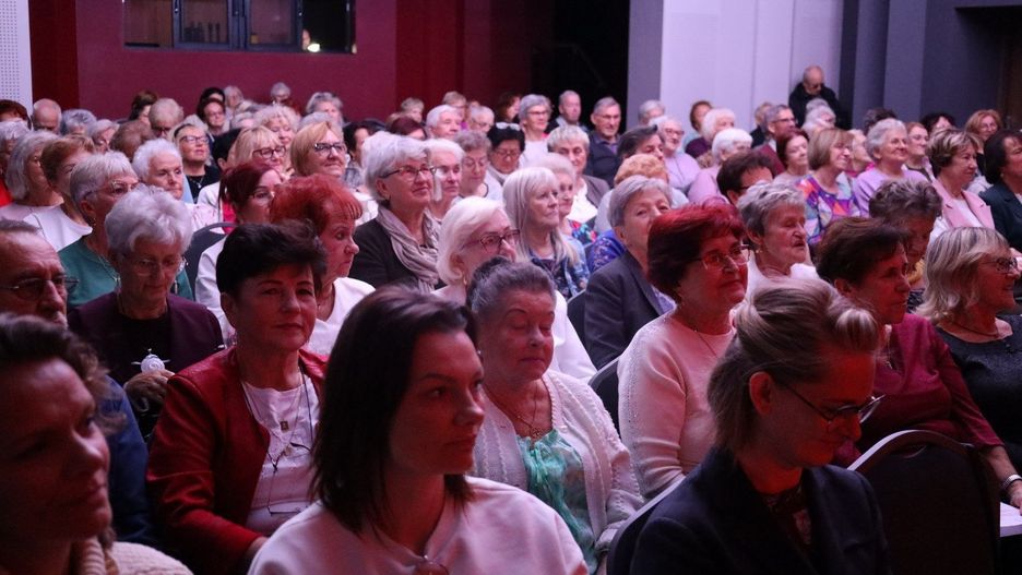 Seniorzy świętowali w MOK-u! Zagrały dla nich swojskie &#34;Ślymoki&#34;