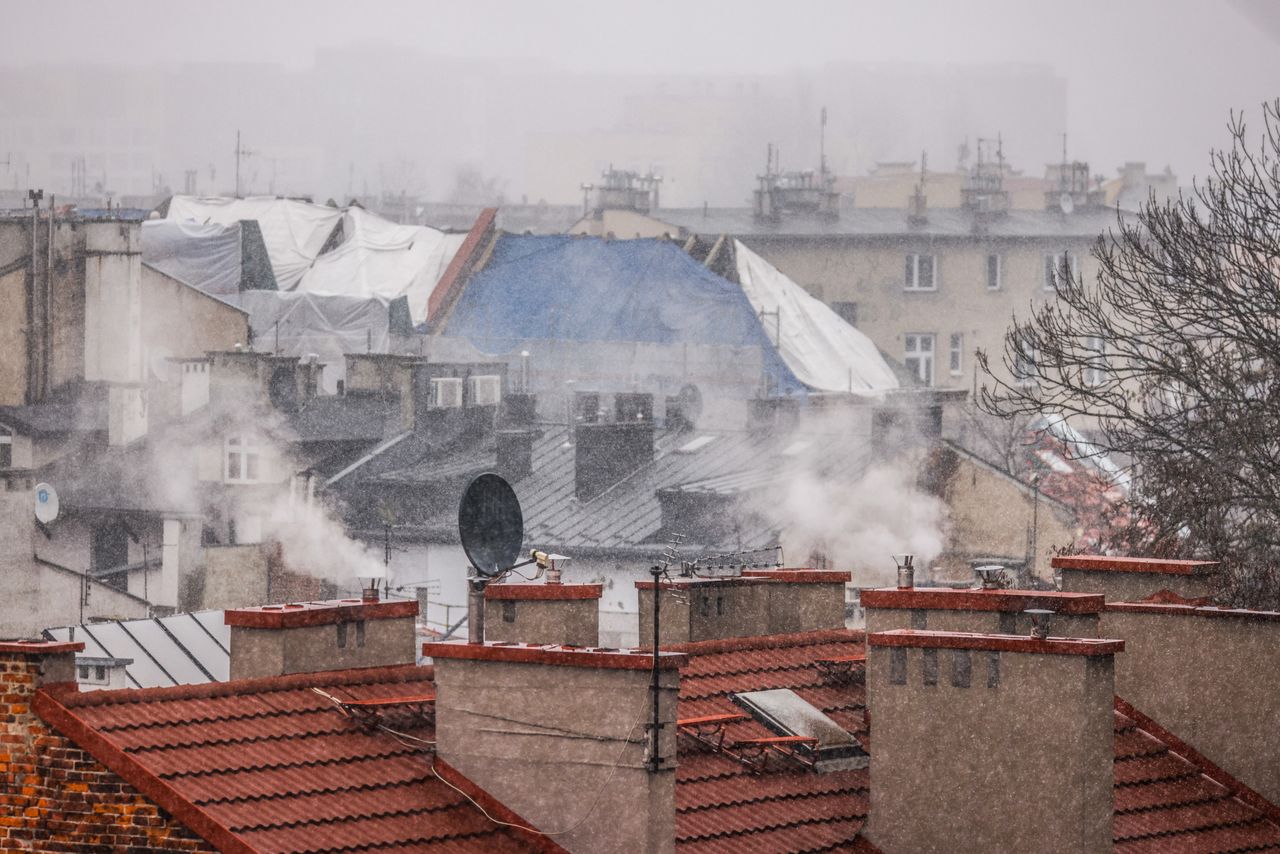 Burza wokół "Czystego powietrza". Dostają wezwania do zapłaty, szykują protest