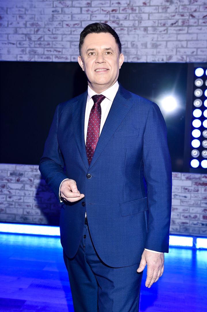 Jacek Łęski jest dziennikarzem TVP Info