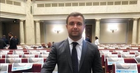 Zdetonowano samochód zdrajcy. Był wcześniej w partii Zełenskiego
