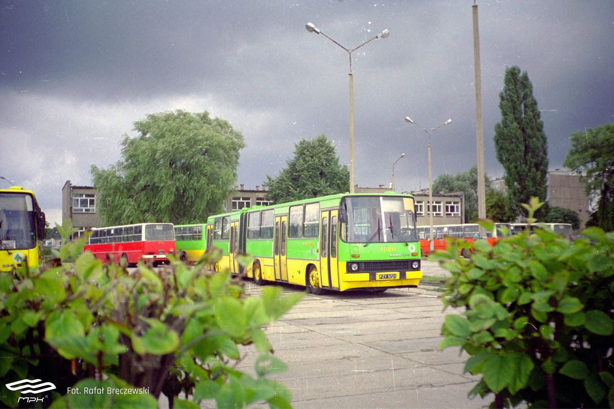 Istniała zaledwie kilka lat, ale na nią czekano – 34 lata temu otwarto zajezdnię przy ul. Darzyborskiej