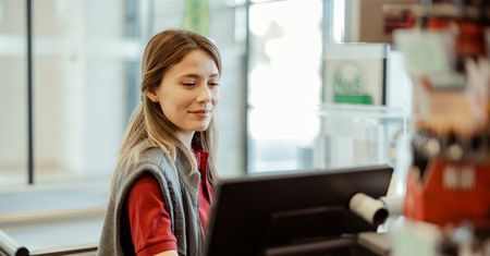 Szukasz pracy w sklepie? Możesz otrzymać nawet 800 zł za 3 dni