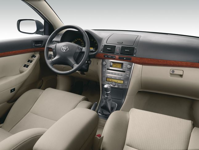 Toyota Avensis II