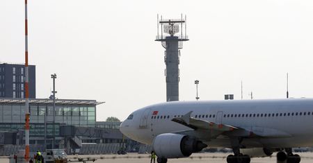 Dwa drony sparaliżowały londyńskie lotnisko. Służby boją się strzelać