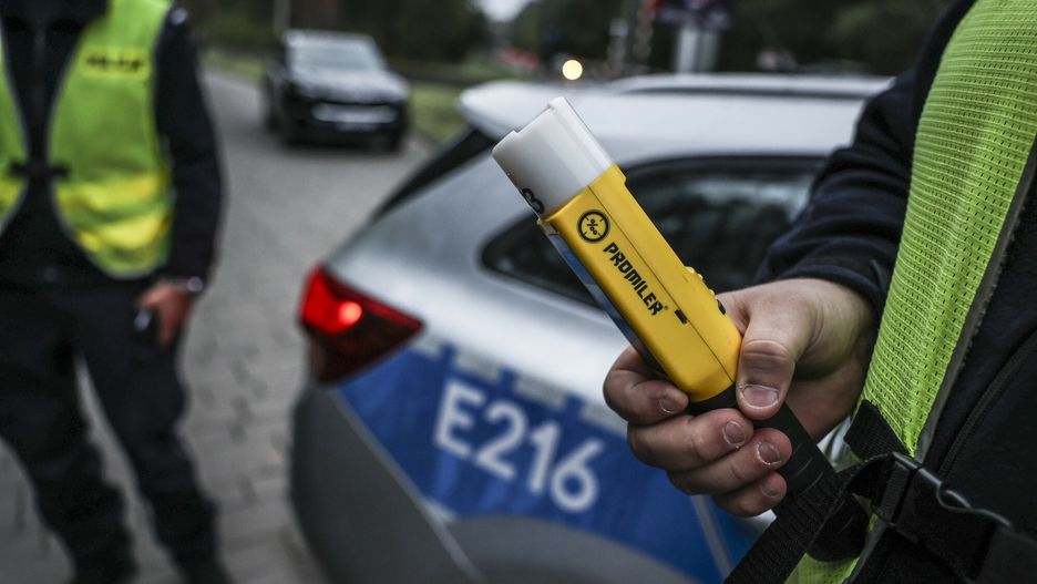 Akcja policji w Zielonej G�rze
21.09.2022 Zielona Gora akcja policji drogowki drogowka drogowki drogowke alkomat alkomaty policjanci z alkomatem kontrola trzezwosci policyjne kontrola kontroluje trzezwosc policja kontroluje trzezwosc 
fot. Piotr Jedzura/REPORTER
Piotr Jedzura/REPORTER