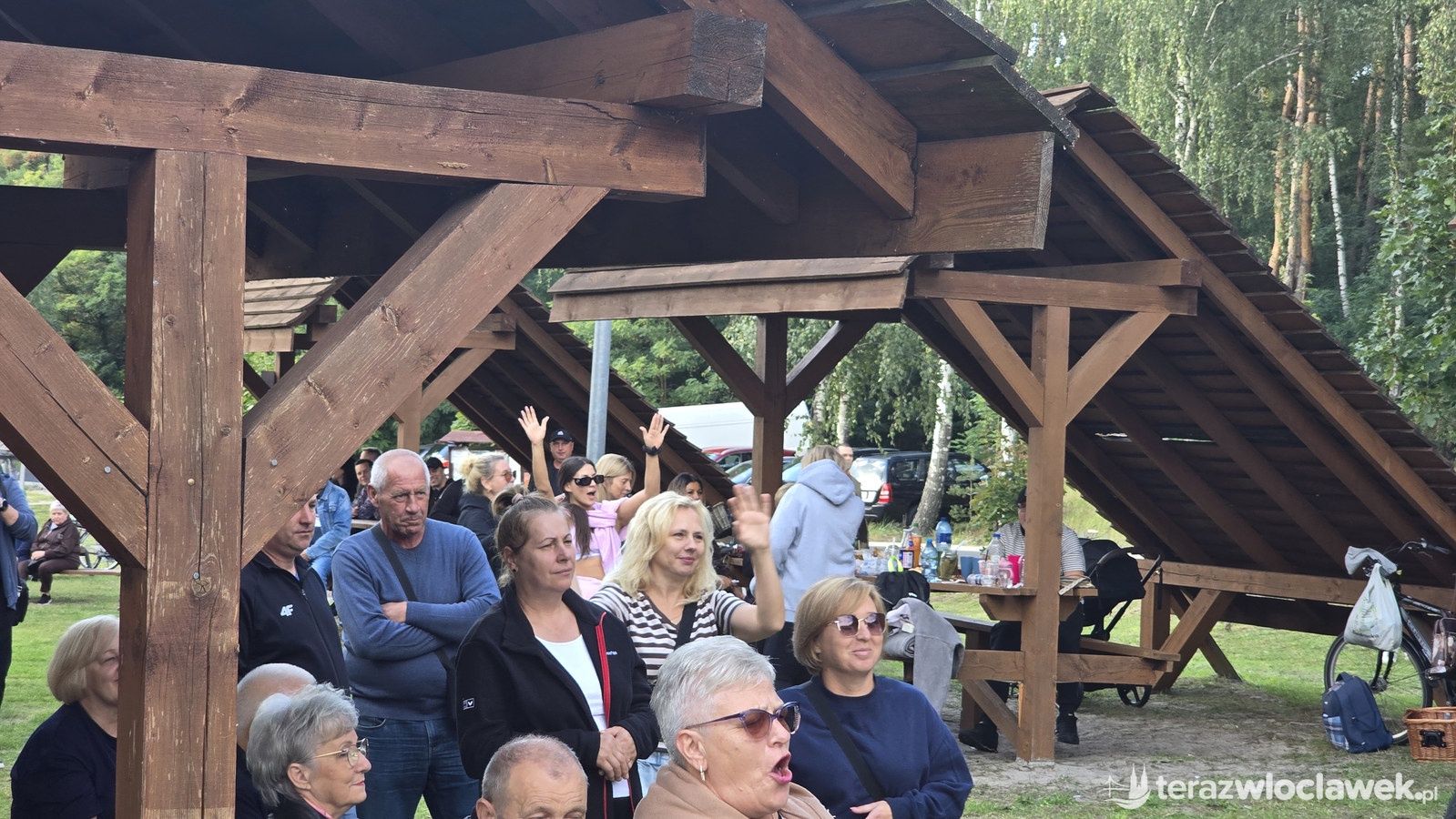 Piknik charytatywny nad jeziorem Lubiechowskim