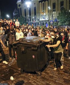 Dziesiątki tysięcy ludzi protestowały w Tbilisi. Nagranie z opery obiega sieć