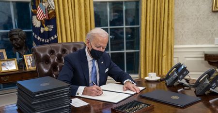 USA. Joe Biden i pierwsze decyzje. Wycofał postanowienia Trumpa