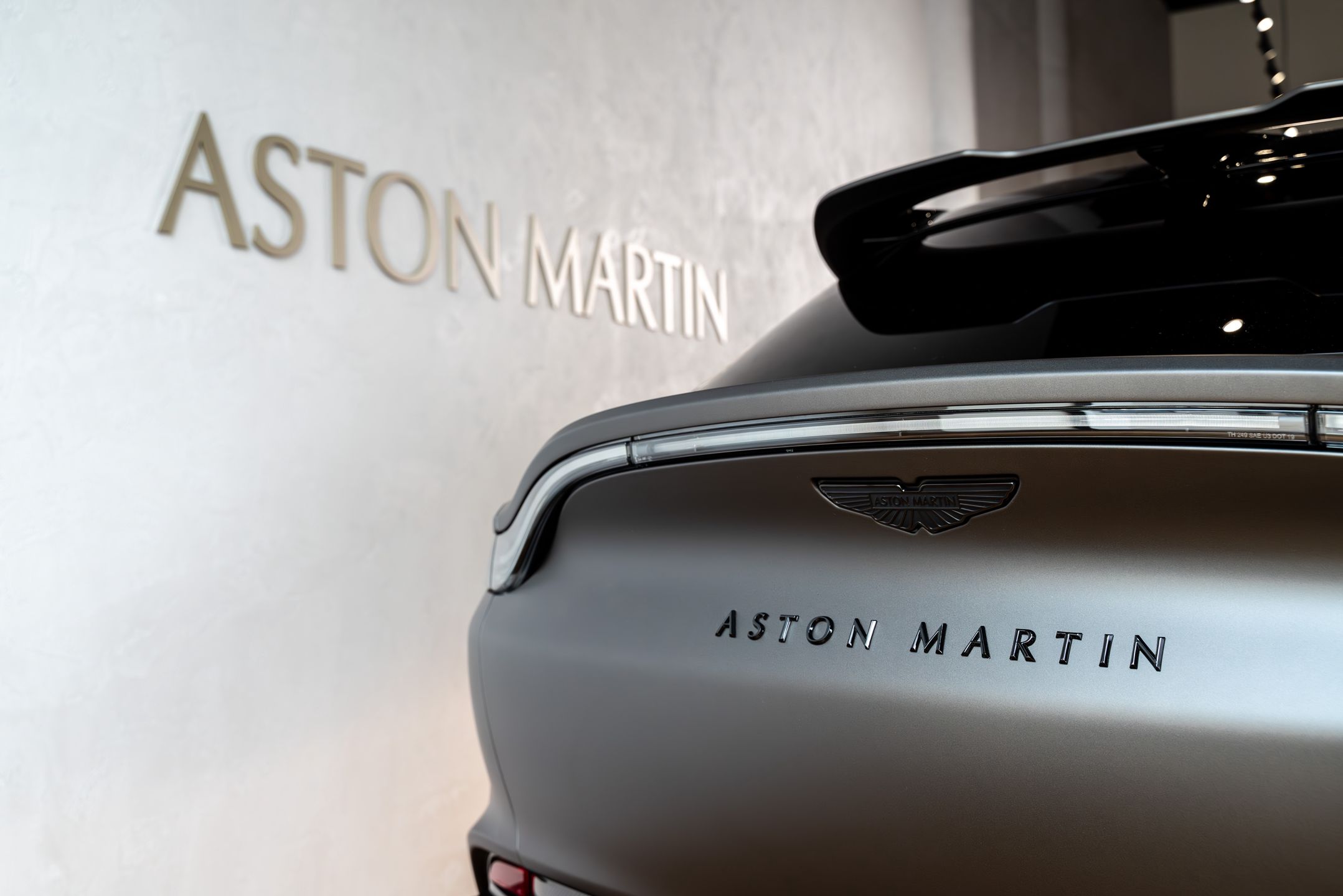 Aston Martin DBX S