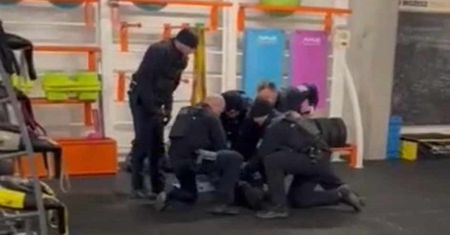 52-latek zatrzymany na siłowni. Rozpoznał go policjant