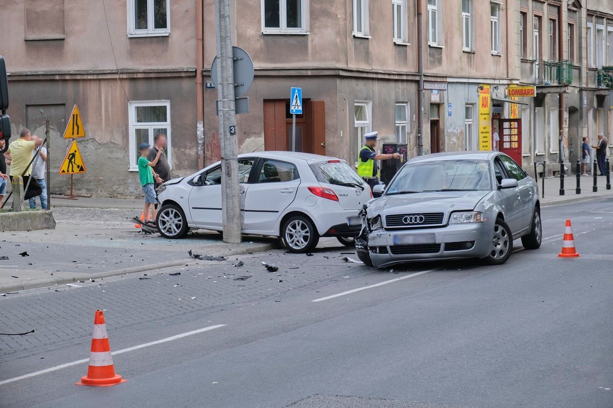 Kierowca audi uderzył w mazdę na ul. Lubartowskiej