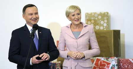Świąteczne kreacje Agaty Kornhauser- Dudy. Co roku wygląda zupełnie inaczej
