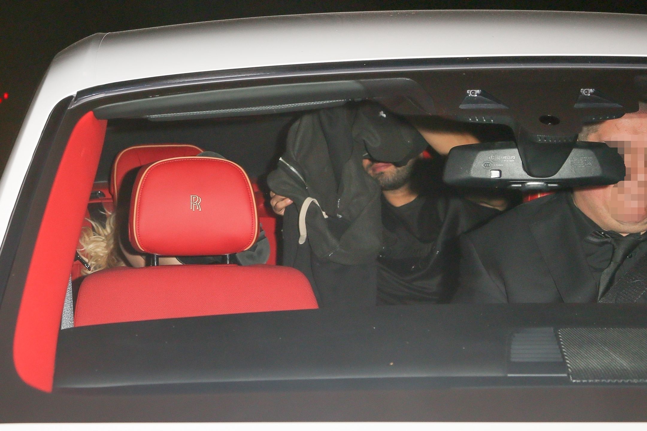 Britney Spears i Sam Asghari uciekają przed paparazzi w białym Rolls Roycie 