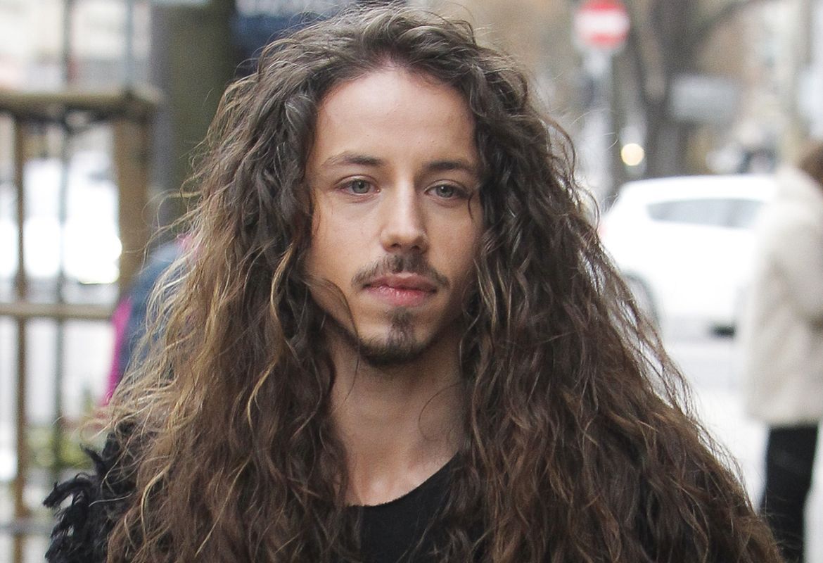 Michał Szpak w żałobie. Zamieścił na Facebooku czarno-białe zdjęcie