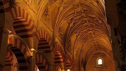 Meczet Cordoba otwarty nocą 1