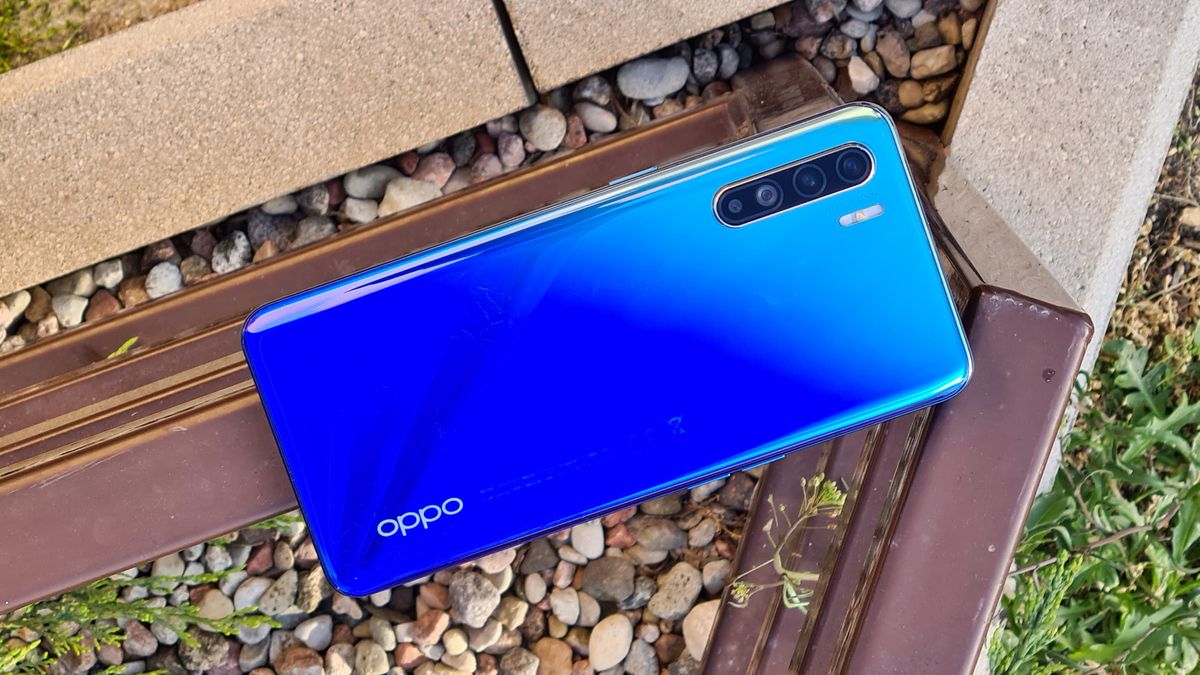 Taniej, ale i bardziej nijako. Test OPPO Reno 3 1