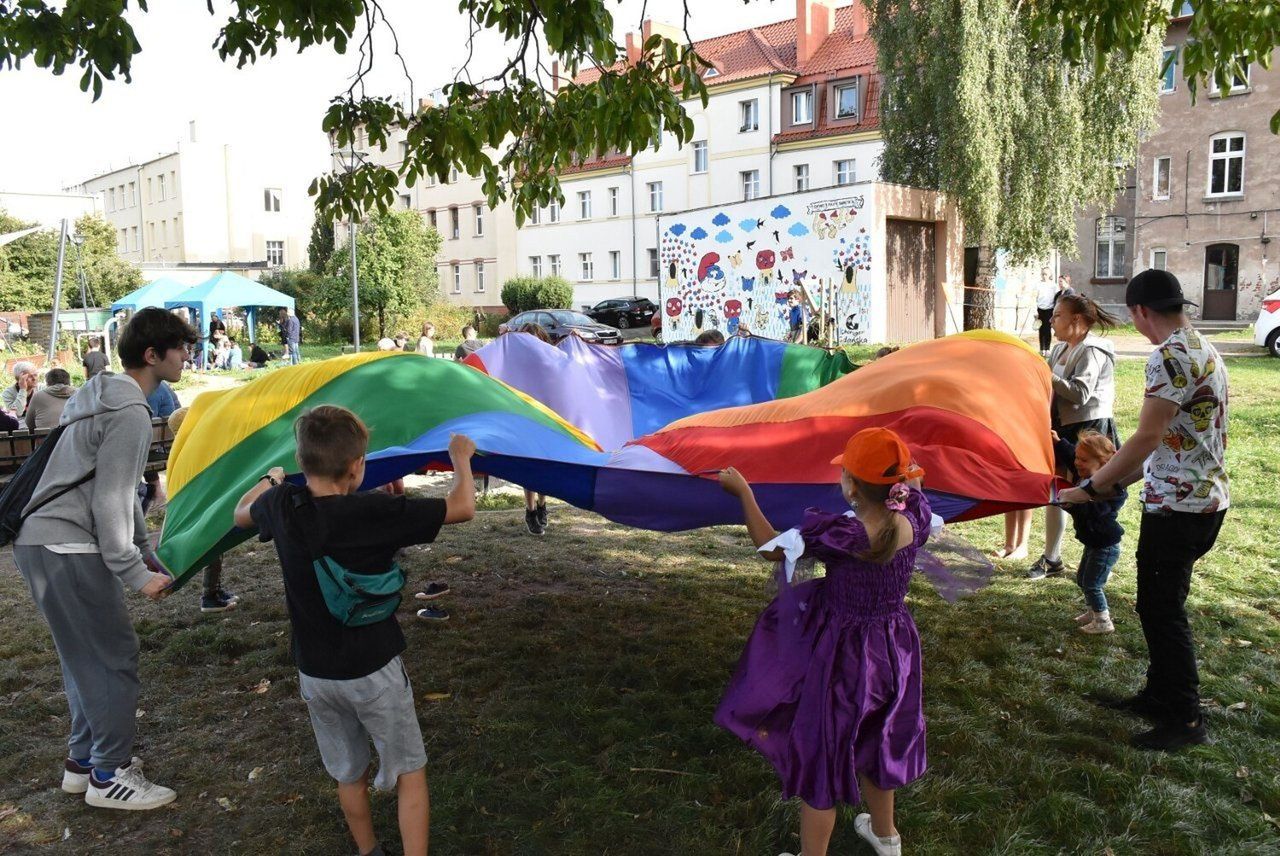 "Spotkanie Sąsiedzkie" w Malborku. Spędź chwilę w sobotę na Skwerze Papy Smerfa