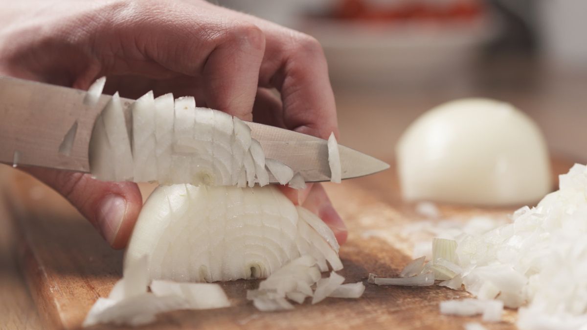 Jak kroić cebulę, aby nie płakać?