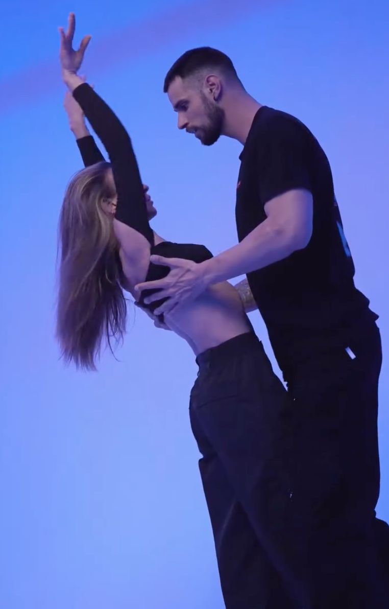 Anna Lewandowska tańczy bachatę