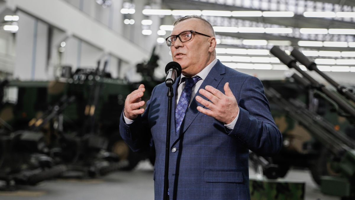 Prezes Zakładów Mechanicznych Tanrnów Henryk Łabędź