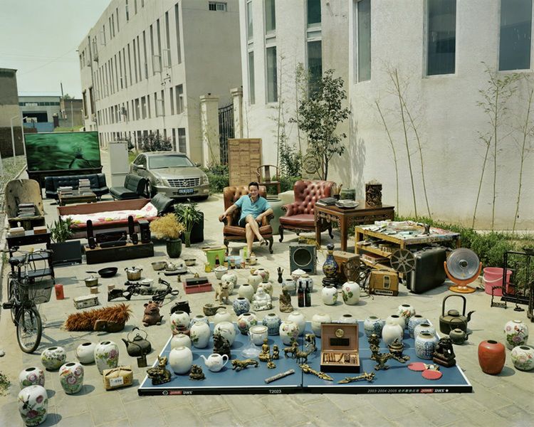 Przez 10 lat fotografował chińskie rodziny z ich całym dobytkiem 11