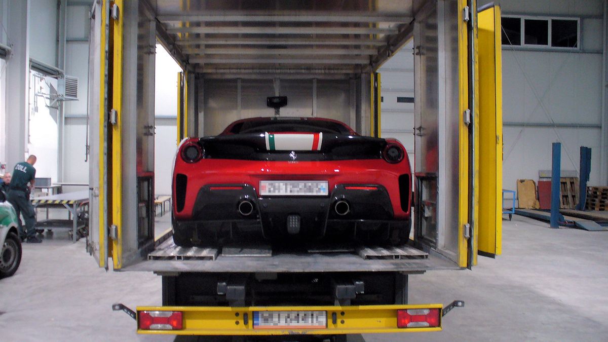 720 KM mocy i 7,6 czasu rozpędzania się do 200 km/h. Liczby to jednak nie cała wartość tego samochodu