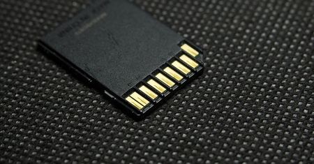 Pamiętaj, by dobrze wyczyścić (lub zaszyfrować) kartę microSD