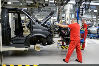 Mniej zamówień i etatów. Motoryzacja wraca do pracy, ale na wolniejszych obrotach