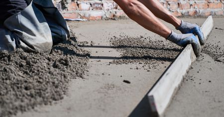Wylewka betonowa – aktualne ceny za m² i najczęstsze błędy wykonawcze