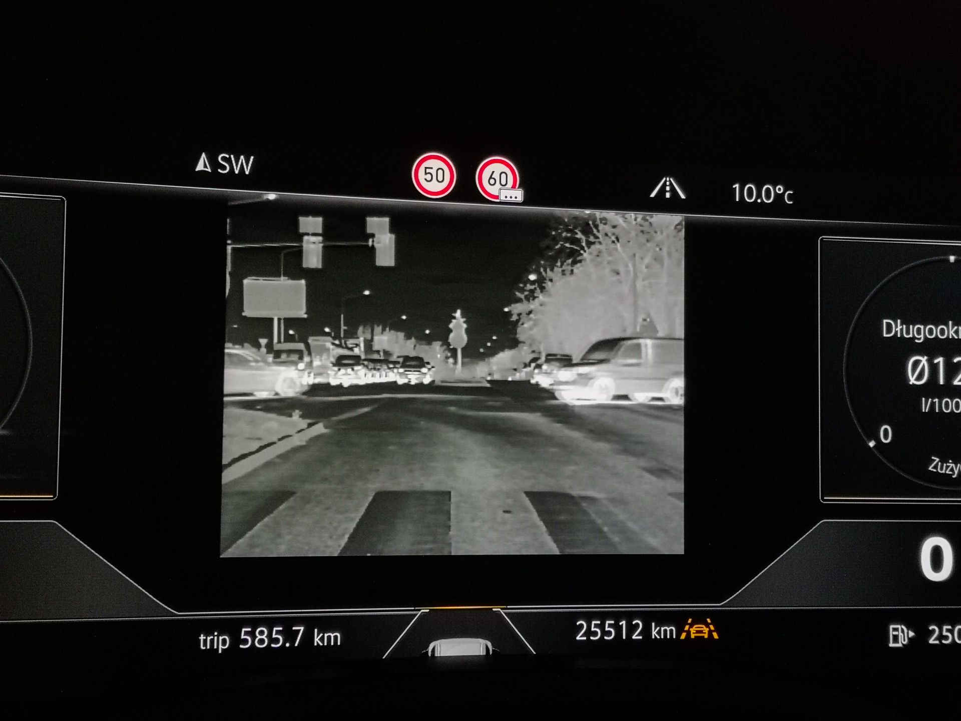 Volkswagen Touareg: Systemy wsparcia kierowcy z asystentem jazdy nocą i Innovision Cockpit 3