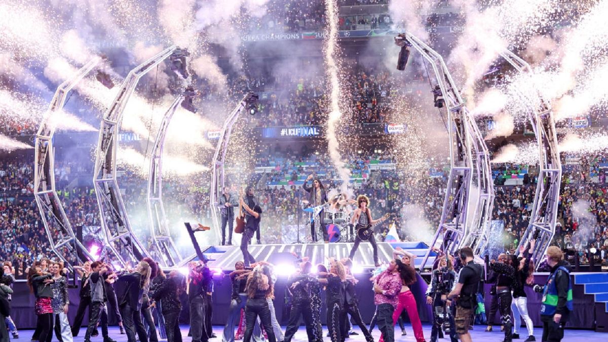 Borussia Dortmund v Real Madrid CF - UEFA Champions League Final 2023/24
LONDON, ENGLAND - JUNE 1:  Musician Lenny Kravitz performs ahead during the UEFA Champions League 2023/24 final match between Borussia Dortmund v Real Madrid CF at Wembley Stadium on June 1, 2024 in London, England.(Photo by Sanjin Strukic/Pixsell/MB Media/Getty Images)
Pixsell/MB Media