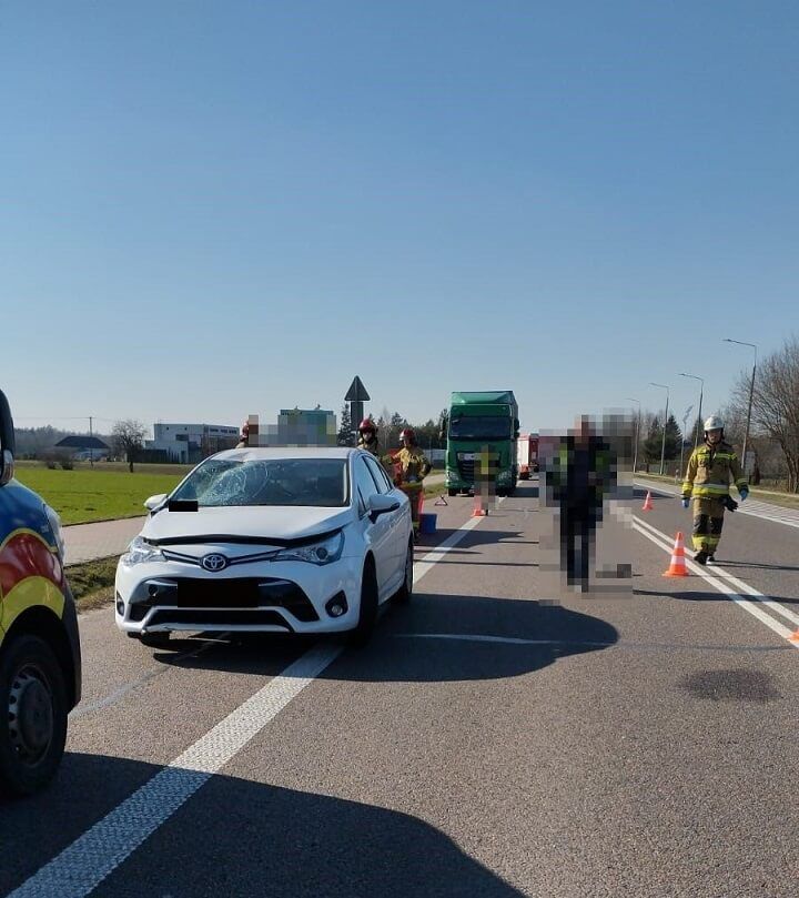 Toyota potrąciła młodego mężczyznę