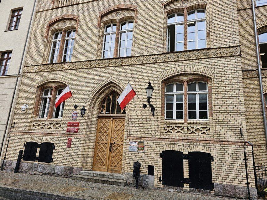 Sąd Okręgowy w Toruniu w październiku ogłosił wyrok dla kucharza Jana S. Za brutalne zabójstwo kobiety i ciężkie ranienie mężczyzny w Grudziądzu skazał go łącznie na 20 lat więzienia. To sprawy nie kończy - będą apelacje. Prokuratura żądała surowszej kary (na zdjęciu prokurator Małgorzata Zdrojewska-Gutowska), a kucharz z obrońcą - łagodniejszej.