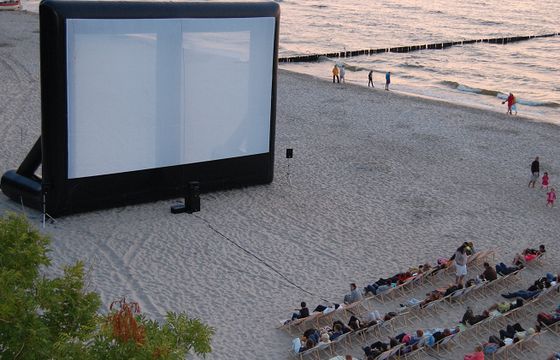 Startuje druga edycja „Kina na leżakach” w 20 nadmorskich kurortach