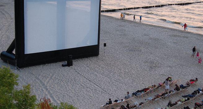 Startuje druga edycja „Kina na leżakach” w 20 nadmorskich kurortach
