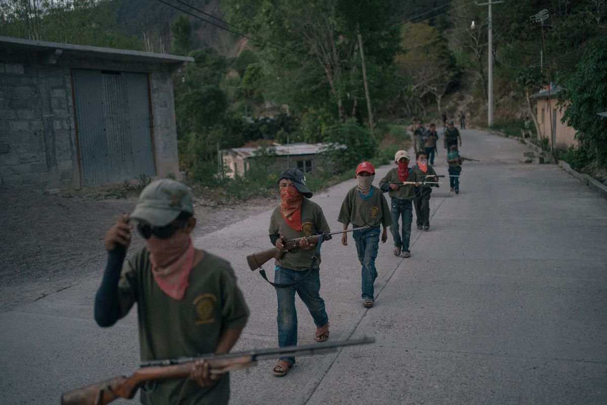 Uzbrojone dzieci w Ayahualtempa