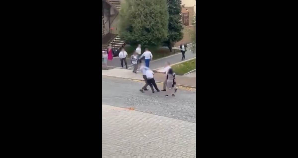 Bójka na weselu w Poniatowej (kadr z nagrania)