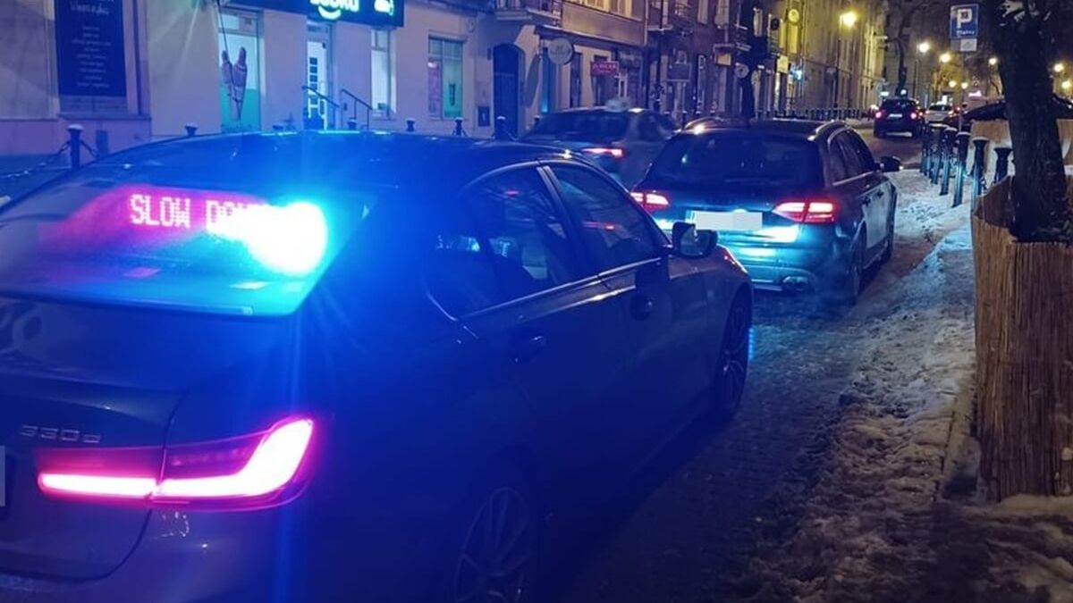 Policjanci z grupy SPEED zatrzymali kierowcę audi do kontroli na ul. Narutowicza