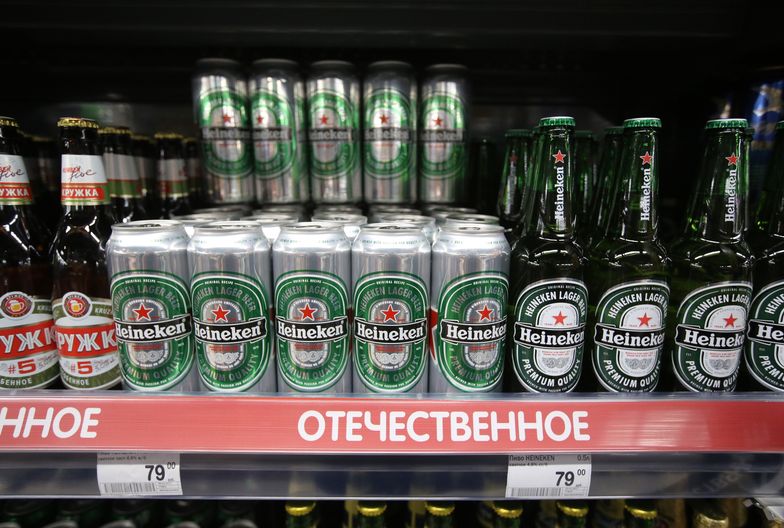"Moralnie nie do obrony". Heineken nadal inwestuje w Rosji, choć miał się wycofać