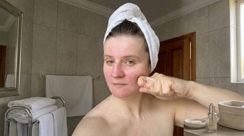 Często masz czerwoną twarz? Organizm wysyła ci sygnał ostrzegawczy