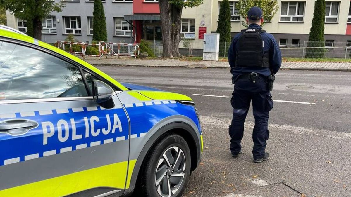 Małopolska. 12-latek z nożem w szkole, inny groził kolegom w SMS-ach