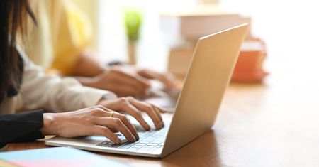 Cyber Monday w grupie x-kom – ostatni dzwonek na mikołajkowe prezenty
