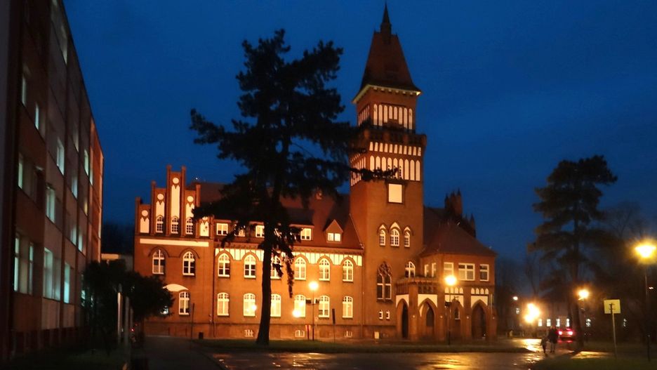 Ratusz w Inowrocławiu nocą
