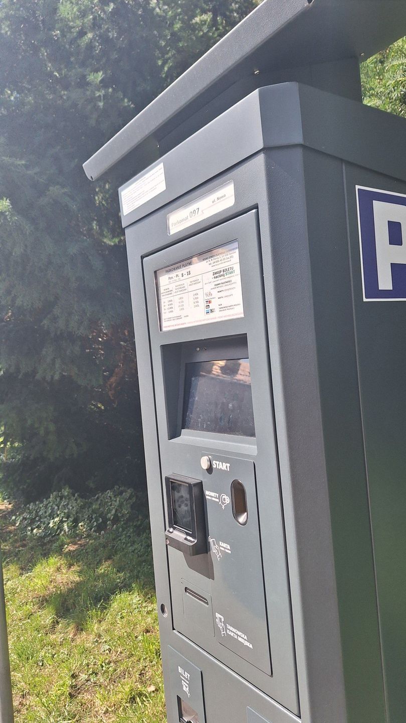 Dwa zmodernizowane parkomaty już pracują na ul. Batorego i Nowej w Tarnowie. We wrześniu pojawi się w centrum miasta kolejnych 15 urządzeń