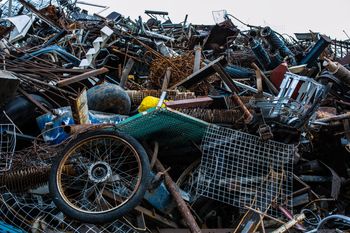 Co można znaleźć na złomowisku? Rozwiąż krzyżówkę i sprawdź, czy wiesz