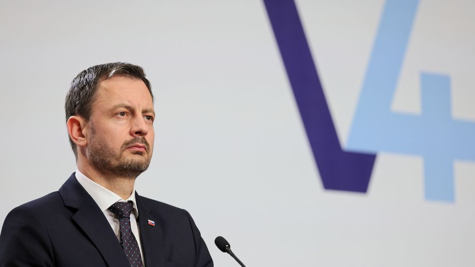 Budapeszt, Węgry, 23.11.2021. Premier Słowacji Eduard Heger  podczas konferencji prasowej po spotkaniu szefów rządów V4 w Budapeszcie, 23 bm. (sko) PAP/Leszek Szymański