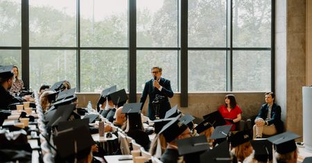 Od centralizacji do empowermentu. Jak mądrze przekazać odpowiedzialność pracownikom?